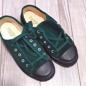 (57-3452)  🔥3/$20🔥 PASSPORT Women's Green Suede Sneakers Sz 8